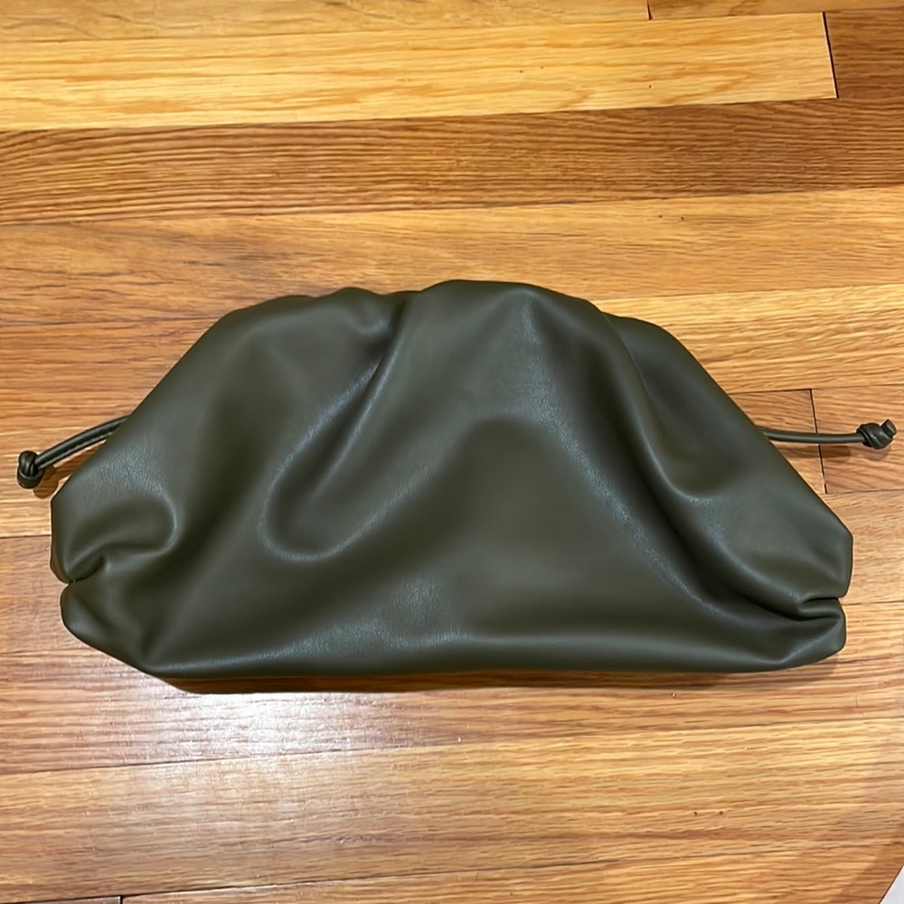 NWT Women’s Green Clutch & Crossbody